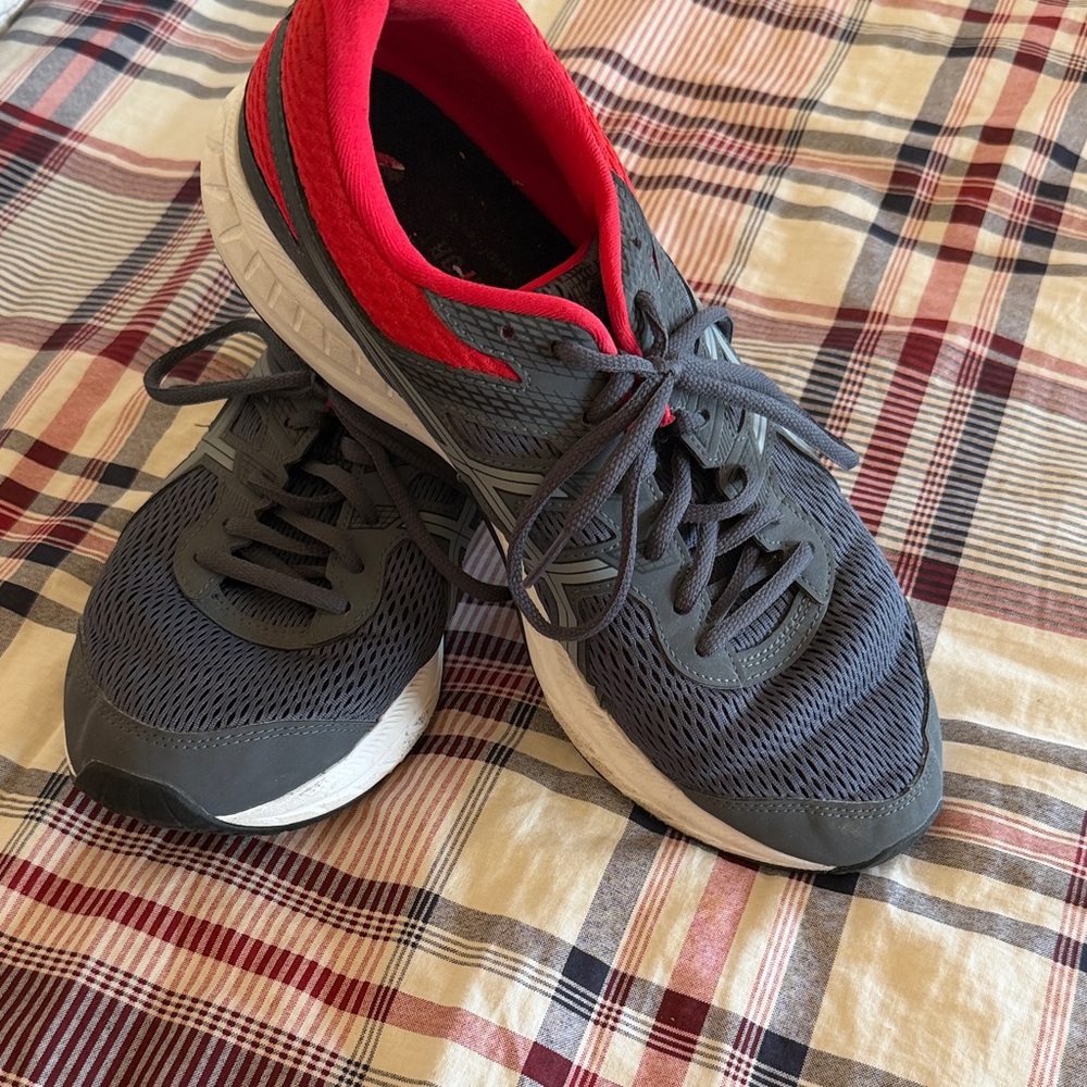 Amplifoam Men's Gray and Red Athletic Shoes